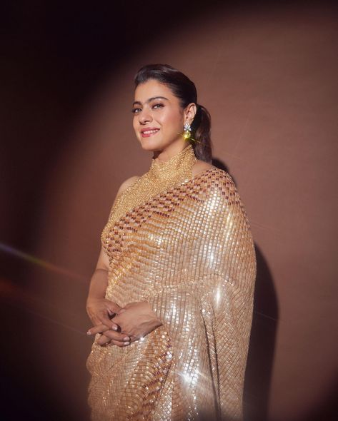 Manish Malhotra (@manishmalhotra05) • Instagram photos and videos Golden Sequin Saree, Saree Bollywood Fashion, Blue Sequin Saree, Pink Sequin Saree, Black Sequin Saree, Manish Malhotra Saree, Manish Fashion, Bollywood Glamour, Golden Saree