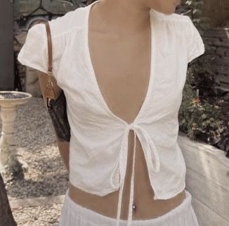 White tie up top 🤍 White Tie Front Cardigan Outfit, White Tie-back Top For Beach, White Tie-back Summer Top, Feminine Tie-back Cami Top, Tie Front Cami Top, Tie Up Top, Comfy Clothes, Fall Inspo, White Tie