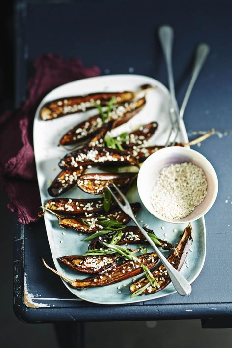 Aubergines caramélisées au miso, au gingembre et au sésame Vegan Eggplant Recipes, Vegan Eggplant, Food Addict, Eggplant Recipes, French Food, Diy Food, Eggplant, Diner, Vegan Recipes