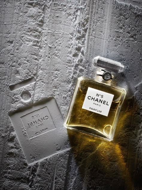 Chanel, perfume, product photography, lighting, shadows N5 Chanel, Chanel N5, Chanel 5, Chanel No5, Perfume Chanel, Summer Shoot, Fragrance Photography, Parfum Chanel, Chanel Outlet