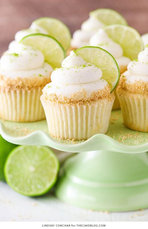 Keylime Cupcake, Lime Frosting, Key Lime Cupcakes, Fluffy Cupcakes, Fruit Cupcakes, Lime Cupcakes, Cakes Decor, Spring Cupcakes, Biscuits Graham