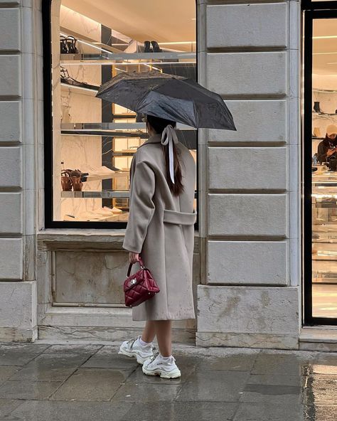 Window Shopping Aesthetic, Window Shopping Tessa Bailey, Tessa Bailey Aesthetic, Bailey Aesthetic, Venice Shopping, Window Aesthetic, Tessa Bailey, Shopping Aesthetic, Romantic Life