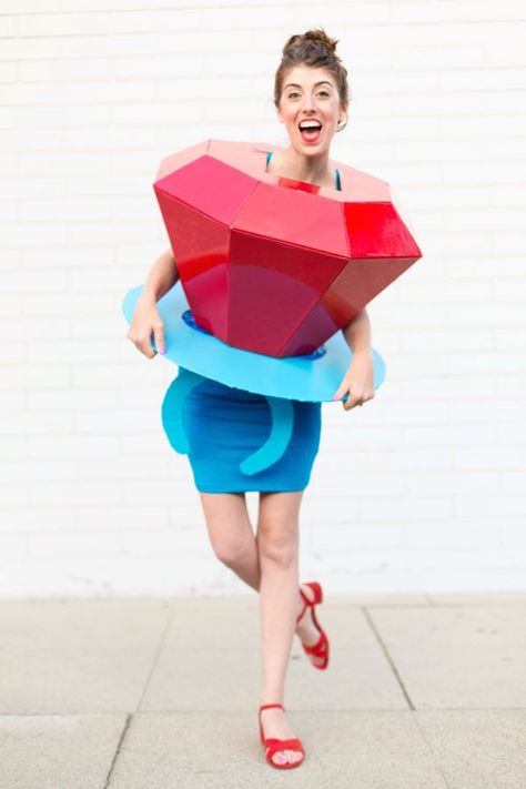 DIY Ring Pop Costume | studiodiy.com Food Halloween Costumes, Ring Pops, Candy Costumes, Halloween Costumes For 3, Diy Ring, Diy Kostüm, Ring Pop, Studio Diy, Easy Costumes