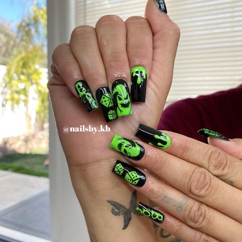 Jack Skellington And Oogie Boogie Nails, Jack And Oogie Boogie Nails, Oggie Boggie Nail Designs, Oggy Boggy Nails, Oggie Boogie Nail Designs, Oogey Boogey Nails, Ophir Boogie Nails, Oggie Boogie Nails, Oogie Boogie Nails Acrylic