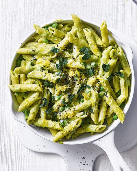 Super green pasta Green Pasta Recipe, Light Pasta Dishes, Creamy Vegan Pasta, Green Pasta, Creamy Pasta Sauce, Creamy Pasta Recipes, Tesco Real Food, Avocado Sauce, White Miso