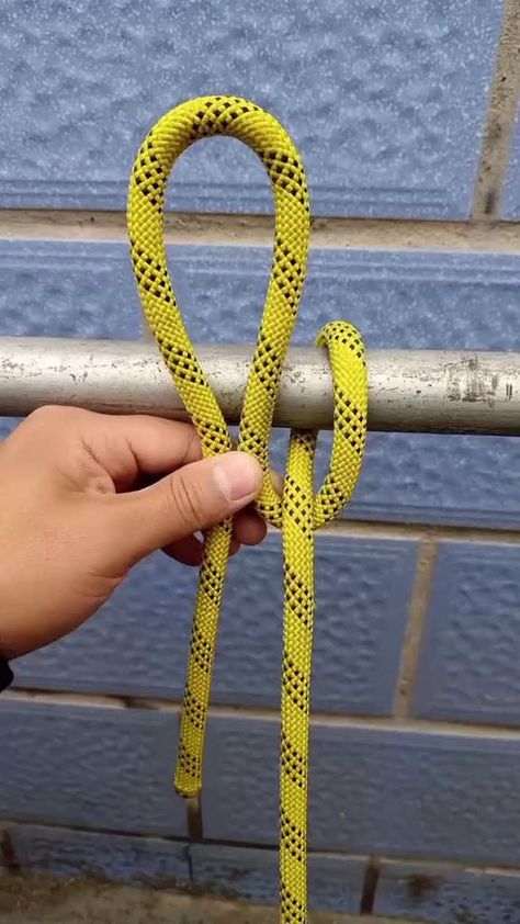 Rope Knots How To Tie, Tie Two Ropes Together, Best Knots For Rope, How To Tie Nautical Rope Knots, Hammock Knots, Knot Tying Tutorial, Fishing Swivel Knot, Essential Knots, Grinner Fishing Knot