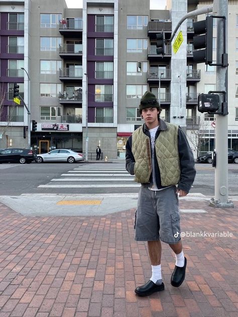 Big Shorts Outfit, Vest Outfits Men Streetwear, Fashion Men Streetwear, Street Fashion Men, Vest Outfits Men, Sweater Vest Outfit, Mens Shorts Outfits, Outfit Streetwear, Street Fashion Men Streetwear