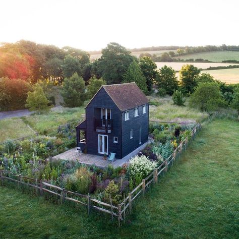 Cafe Garden, Garden Aesthetic, Garden Cafe, Have Inspiration, Rooftop Garden, Magical Garden, Garden Inspired, English Countryside, Style At Home