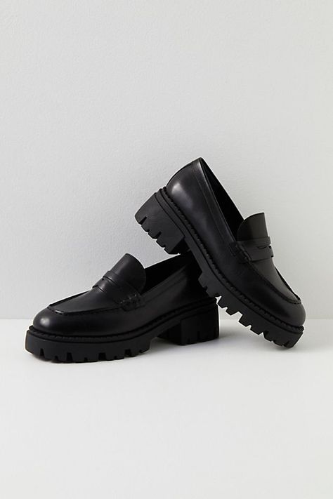 Black Loafers Women's, Loafers Outfit, Trendy Boy Outfits, Pretty Shoes Sneakers, Free People Shoes, Black Loafers, Penny Loafer, Outfits Winter, Sneaker Heels