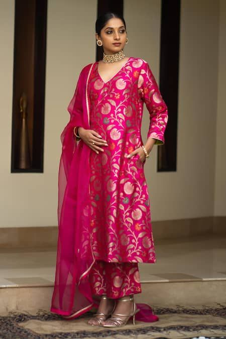 South Silk Suits Designs, Pink Suit Set Women, Brocade Kurta Designs Women, Brocade Suits Design, Brocade Suit Designs With Pants, Brocade Kurta Set, Straight Pant Suits For Women Indian, Straight Suit Designs With Pants, Brocade Kurta Designs