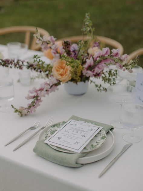 Green Purple Table Setting, Sage Green And Colorful Wedding, Wedding Place Settings Green, Floral Plates Wedding, Purple Peach Sage Wedding, Sage Green And Purple Table Setting, Sage Place Setting, Green Table Scape Wedding, Sage Green Table Setting Wedding Ideas