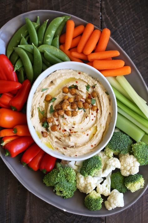 Spicy Hummus Recipe, Hummus Platter, Spicy Hummus, Healthy Afternoon Snacks, Vegetable Platter, Dry Chickpeas, Hummus Recipe, Roasted Chickpeas, Fruit And Veg