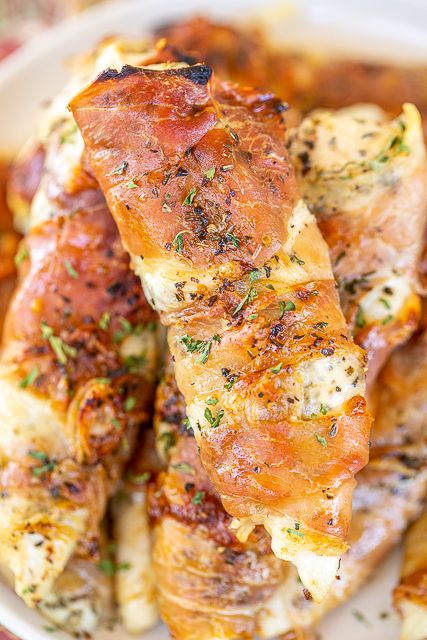 Chicken Italian Seasoning, Chicken Prosciutto, Plain Chicken Recipe, Prosciutto Wrapped Chicken, Chicken Italian, Carb Friendly Recipes, Prosciutto Recipes, Prosciutto Wrapped, Low Carb Veggies