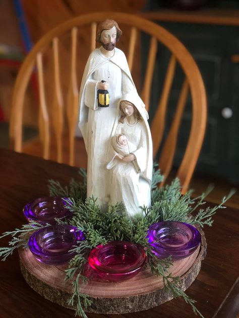 Advent Sanctuary Decorations, Advent Altar Decorations, Advent Catholic, Liturgical Living, Christian Christmas Decorations, Christmas Crib, Christmas Advent Wreath, Catholic Christmas, Traditions Around The World