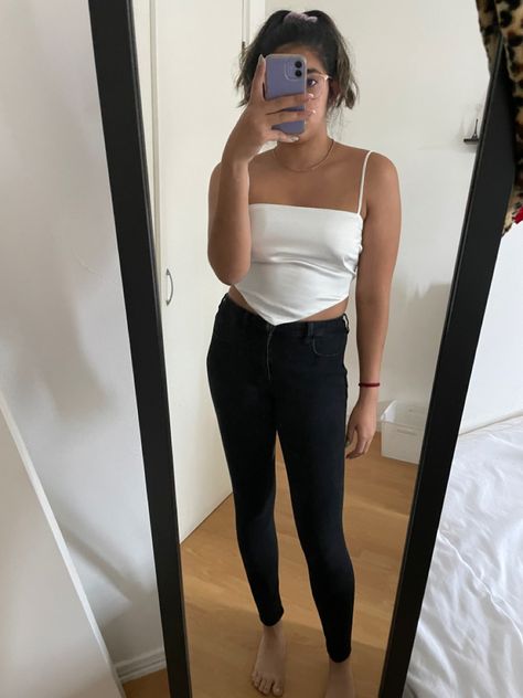 white crop top + black jeans Black Jeans White Top, Jeans White, White Crop, White Crop Top, Black Crop Tops, White Top, White Tops, One Shoulder Blouse, White Jeans