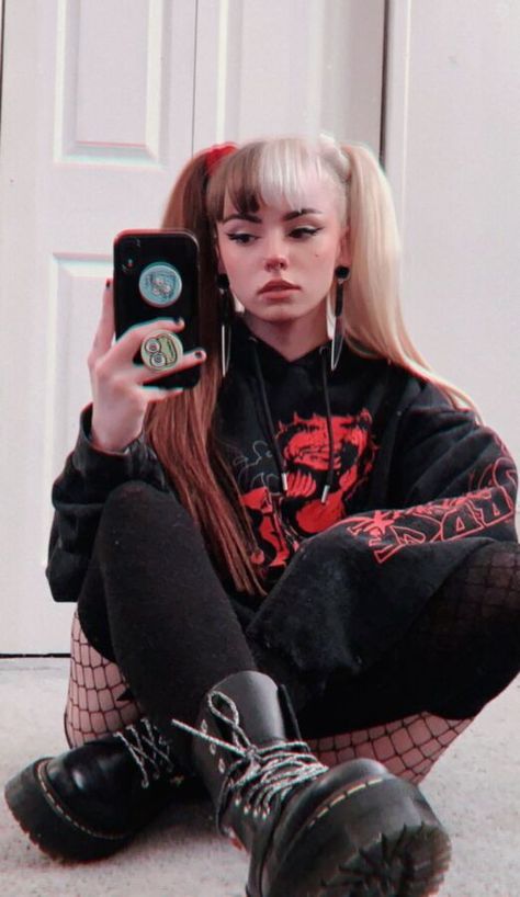 Emma Langevin, Corpse Husband, Beatiful People, Girl Swag, Baddie Hairstyles, I Love Girls, Gamer Girl, Fashion Inspo Outfits, Youtubers