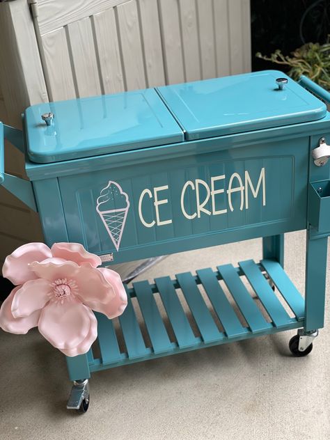 Paleta Cart Diy, Ice Cream Cart Diy, Diy Ice Cream Cart, Ice Cream Toppings Bar, Ice Cream Cooler, Gelato Cart, Chest Decor, Snack Cart, Sweet Corner