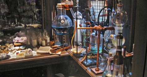 Alchemist Room Messy Laboratory, Alchemist Supplies, Mad Scientist Room, Alchemy Station, Alchemist Room, Alchemist House, Alchemist Laboratory, Alchemy Room, Alchemist Lab