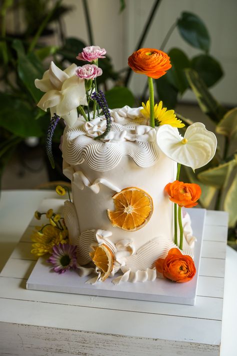 Flowery Cakes Aesthetic, Unique Bday Cake, Jewelry Cake Design, Vintage Inspired Cake, Diy Cake Decor, Wedding Cake Retro, Slice Of Cake Aesthetic, Here Comes The Sun Baby Shower Cake, Cake With Flowers And Fruit