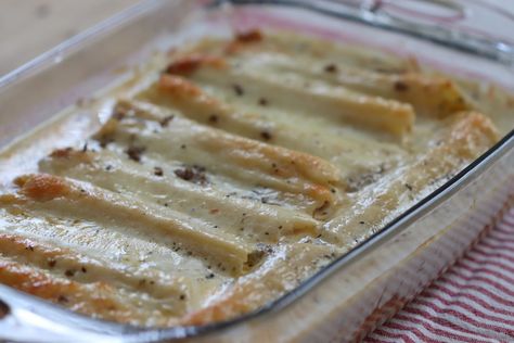 This Manicotti is the perfect blend of Italian sausage, garlic, parmesan and mozzarella cheese in a white wine cream sauce. Manicotti With White Sauce, Manicotti Recipe White Sauce, Sausage Manicotti Recipe, Beef Manicotti, Cheese Manicotti, White Wine Cream Sauce, Sage Butter Sauce, Manicotti Recipe, Creamed Beef