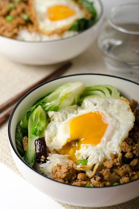 Chinese ground chicken bowl | Omnivore's Cookbook  [with shiitake mushroom, steamed or boiled vegetables of your choice eg. bok choy, egglaplnt +  fried egg] Ground Chicken Mushroom Recipes, Panini Recipes Chicken, Healthy Chinese Recipes, Braised Chicken Breast, Bowl Meals, Minced Chicken Recipes, Minced Chicken, Healthy Chinese, Boiled Vegetables