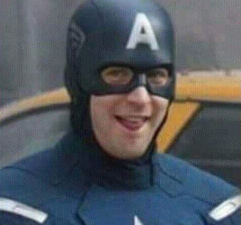 Smug Captain America with a silly face Marvel Man, Avengers Cast, Marvel Photo, Marvel Images, Dc Memes, Avengers Memes, Marvel Actors, Man Thing Marvel, Loki Laufeyson