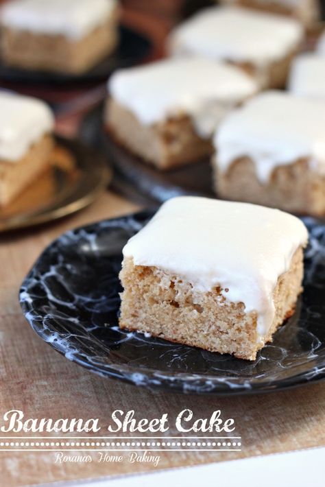 Banana sheet cake with cream cheese frosting from Roxanashomebaking.com Moist and sweet from the mashed bananas with a little tangyness from the cream cheese frosting Texas Sheet Cakes, Banana Sheet Cake, Banana Sheet Cakes, Coconut Sheet Cakes, Best Birthday Cake Recipe, Texas Sheet Cake Recipe, Cake Form, Texas Sheet, Texas Sheet Cake