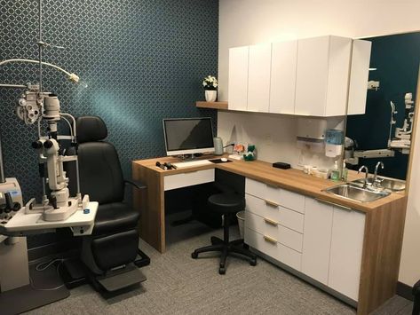 Small Optometry Office Ideas, Optometry Office Aesthetic, Optical Clinic Interior Design, Optometric Office Design, Eye Clinic Interior Design, Optometry Office Design, Optometrist Aesthetic, Optometrist Office Design, Optometry Exam Room