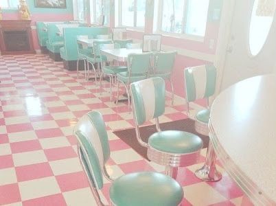 Diner Aesthetic, 50s Aesthetic, Aesthetic Egirl, Vintage Lesbian, Bucky And Steve, Retro Diner, Beach Time, Beach Theme, Book Themes