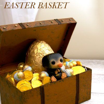 Niffler Easter basket | Fantastic Beasts and Where To Find Them Harry Potter Easter Basket Ideas, Harry Potter Easter Basket, Harry Potter Suitcase, Cauldron Cakes, Trunk Suitcase, Luggage Trunk, Cumpleaños Harry Potter, Diy Fimo, Fantastic Beast