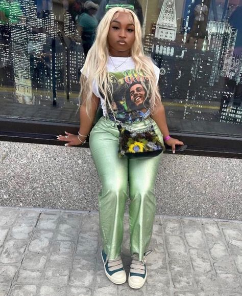 Metallic Shirt Outfit Ideas, Girly Concert Outfit Ideas, Metallic Pants Outfit Black Women, Metallic Outfit Ideas Black Women, Green Pants Outfit Black Women, Chrome Outfit Black Women, Silver Pants Outfit Black Women, 19th Birthday Outfit Ideas Black Women, Green Outfits Black Women