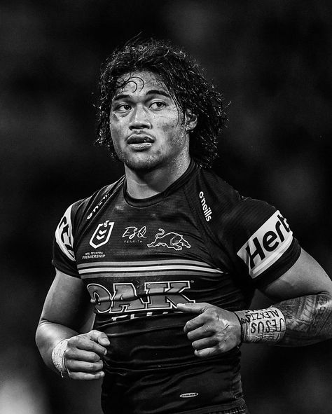 Penrith Panthers Wallpaper, Brian To’o, Nrl Rugby League Wallpaper, Nrl Wallpaper, Nrl Broncos, Broncos Players, Samoan Designs, Player Quotes, Hot Rugby Players