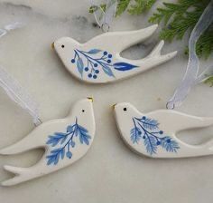 Ceramic Dove Ornament, Blue And White Christmas Decorations, Christmas Ceramic Decorations, Ceramics Christmas Ideas, Christmas Decorations Clay, Dove Decorations, Flat Christmas Ornaments, Christmas Ceramics Ideas, Christmas Pottery Ideas