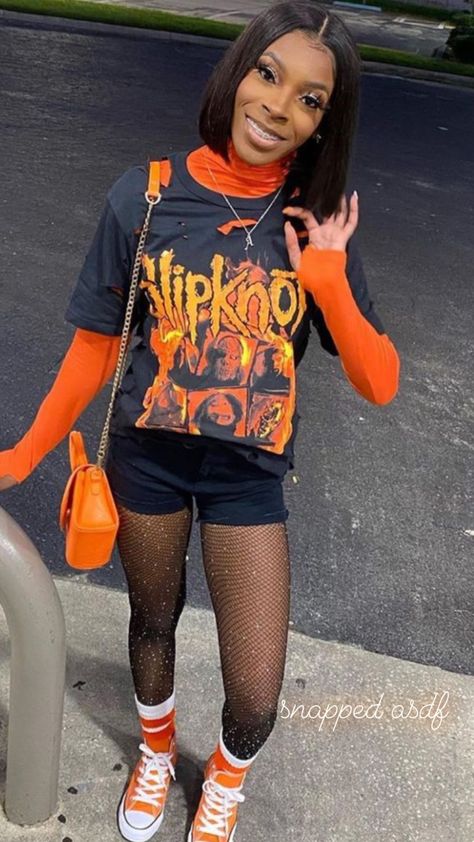 Orange Graphic Tee Outfit, Black Women Streetwear, Orange Graphic Tee, Graphic Tee Outfit, Drippy Fits, Black Baby Boys, Orange Graphic, Graphic Tee Outfits