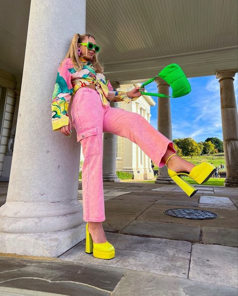 Block Colour Outfit, Maximalism Fashion, Maximalist Outfit, Maximalist Outfits, Colour Outfit, Painting With Light, Bright Colored Outfits, Maximalist Fashion, Sunglasses Summer