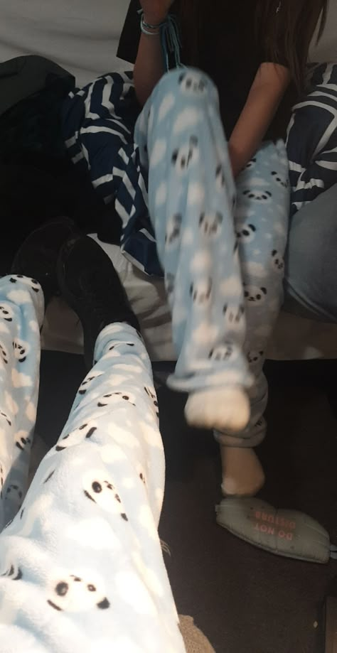 Bf Sleepover, Couple Pijama, Matching Couple Pajamas, Sleepover Outfit, Couple Outfits Matching, Pj Day, Halloween Pjs, Pajamas Aesthetic, Family Christmas Outfits