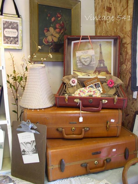 Luggage Display, Vintage Suitcase Decor, Suitcase Display, Suitcase Ideas, Antique Store Displays, Vintage Booth Display, Suitcase Decor, Vintage Store Displays, Antique Booth Displays