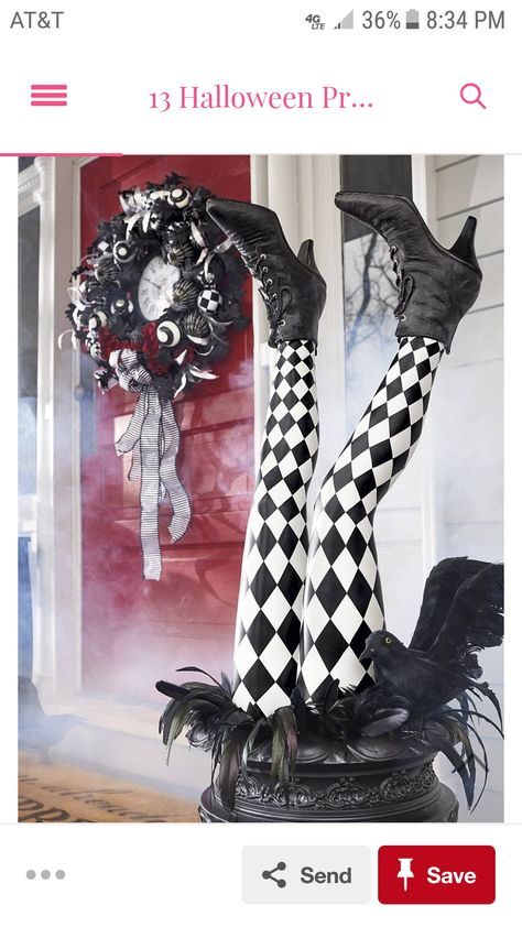 Manequin Ideas Decor Halloween, Mannequin Halloween Ideas, Halloween Retail Window Display Ideas, Halloween Boutique Window Display, Retail Halloween Displays Store Windows, Menu Halloween, Casa Halloween, Spooky Halloween Party, Whimsical Halloween