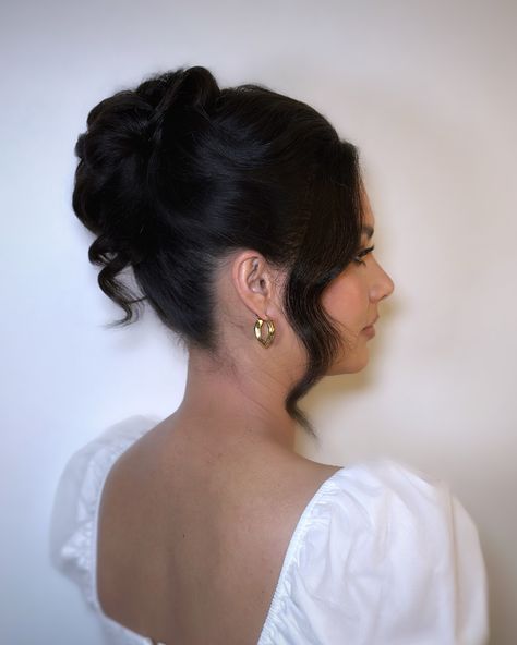 Intricate Bun Hairstyles, Elegant High Updo, 90s Updo Wedding, Retro Bun Hairstyle, High Elegant Bun, Bun Up Hairstyles, Bride Hair High Bun, Bun Elegant Hairstyles, High Bun Elegant