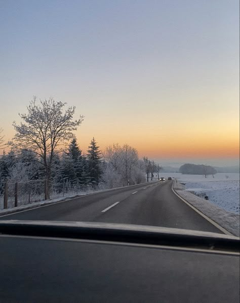 Cozy Winter Morning Aesthetic, Crisp Winter Morning, Snowy Fall Aesthetic, Snowday Aesthetic, Winter Day Aesthetic, Winter Athstetic, Romantising Winter, Winter Sky Aesthetic, Morning Winter