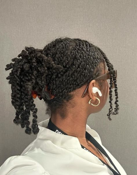 Discover 24 stunning fall natural hairstyles for women in 2024, perfect for embracing your natural beauty. From easy-to-manage looks to trendy styles, these ideas will help you make the most of your natural hair this fall. Get inspired by the latest trends and find the perfect style for your texture and personality. Small Twists Natural Hair, Cornrow Twist Hairstyles, Fall Natural Hairstyles, Natural Hairstyles For Women, Natural Protective Hairstyles, Mini Twists Natural Hair, Sleek Low Bun, Layered Pixie Haircuts, Versatile Haircut