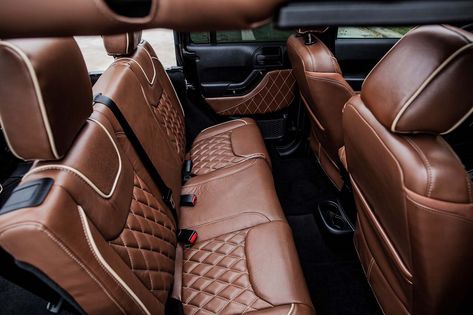 Jeep Wrangler Tan Interior, Black Jeep Wrangler Tan Interior, Jeep Customization, Wrangler Interior, Brown Leather Interior Suv, Car Leather Seat Cover Designs, Light Brown Leather Car Interior, Jeep Interior, Jeep Wrangler Interior