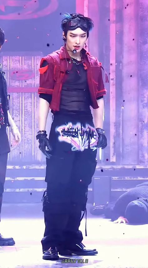 mingi ateez Ateez Ice On My Teeth Outfits, Ateez Mingi Crop Top, Mingi Ateez Concert Outfit, Mingi Ateez Concert 2022, Ateez Mingi Stage Outfit, K Pop Stage Outfits Men, Cyberpunk Ateez Outfit, Mingi Ateez Blue Velvet Suit, Ateez Halazia Stage Outfit