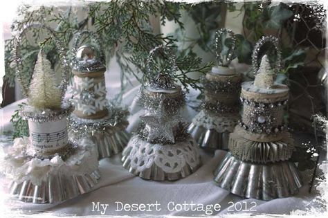 Spool Ornaments, Desert Cottage, Tart Tins, Spool Crafts, Vintage Christmas Crafts, Tin Ornaments, Shabby Chic Christmas, Deco Luminaire, Primitive Christmas