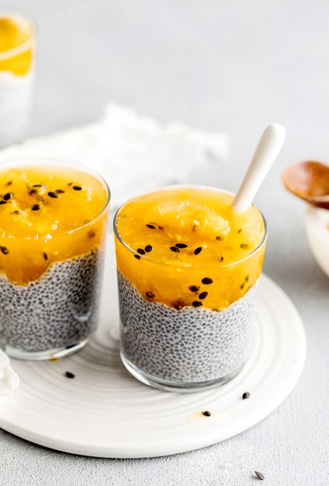 Passion Fruit Granita Chia Pudding - Yoga of Cooking Mic Dejun Rapid, Passionfruit Recipes, Pudding Chia, Vegan White Chocolate, Chocolate Chia Pudding, Chia Pudding Recipes, Chia Seed Pudding, Summer Snacks, Chocolate Tart