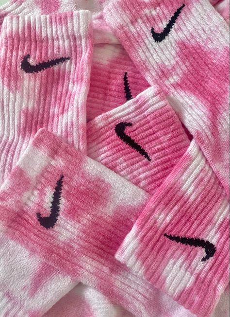 Nike Tie Dye Socks, Pink Volleyball Aesthetic, Pink Nike Socks, Diy Tie Dye Socks, Tye Dye Socks, Tie Dye Aesthetic, Aesthetic Tie Dye, Shirt Branding, White Nike Socks