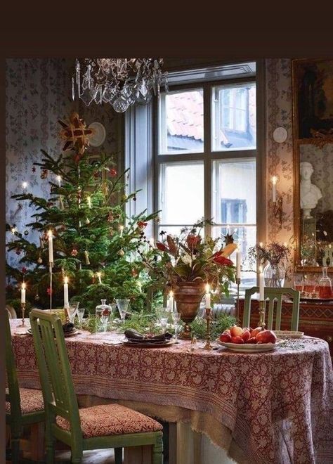 2023 Christmas Decorating Plans - Seeking Lavender Lane Traditional Table Decor, Home Ideas Kitchen, Home Drawing, Drawing Home, Hosting Christmas, Colonial Christmas, Set The Table, Cottage Christmas, Christmas Interiors