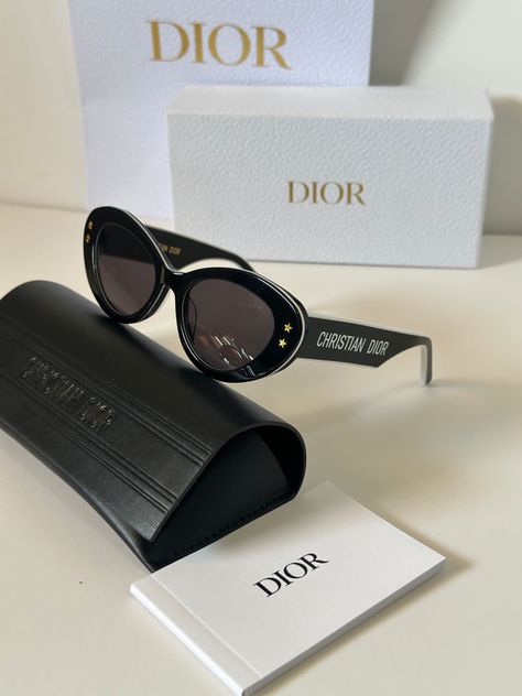 Amazing Wedding Makeup, Trendy Glasses, Dior Sunglasses, Indian Gowns Dresses, Cross Bag, Cool Sunglasses, Stylish Sunglasses, Cat Eye Frames, Colored Sunglasses