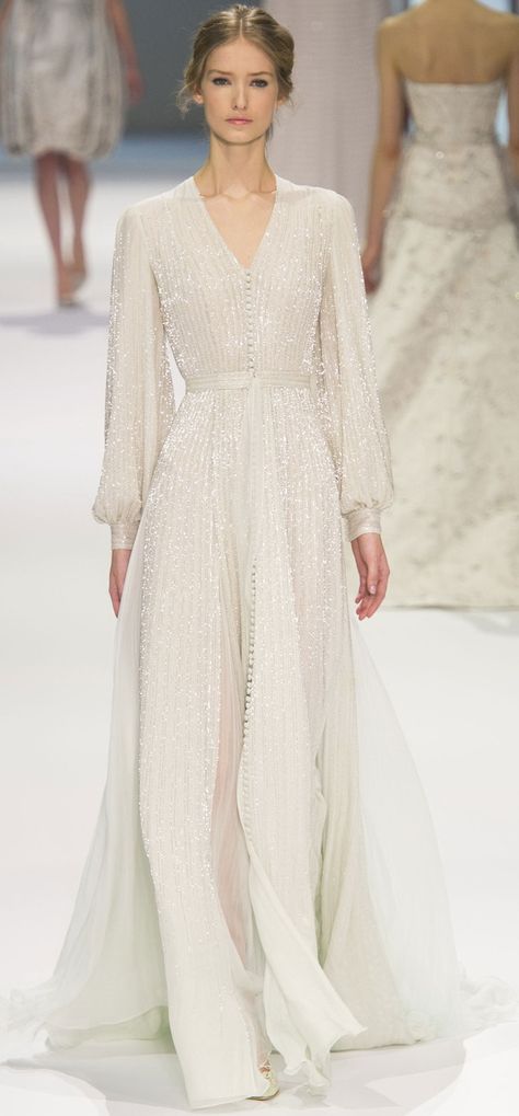 Ralph & Russo Couture Spring 2015 Trendy Spring Fashion, Ralph Russo, 파티 드레스, Fit And Flare Wedding Dress, Country Wedding Dresses, Bohemian Wedding Dresses, 자수 디자인, Princess Wedding Dresses, Black Wedding Dresses