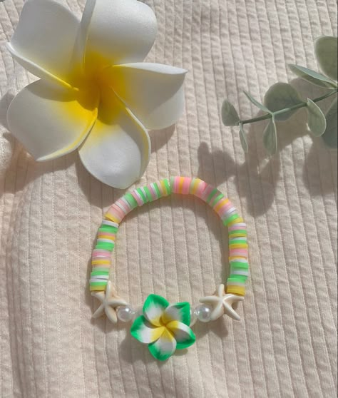 Tropical Clay Bead Bracelets, Clay Bead Bracelet Ideas Flower, Coconut Girl Bracelets, Summer Bracelets Beads, Make Clay Beads, Girly Bracelets, Clay Bead Necklace, Preppy Bracelets, Bead Charms Diy